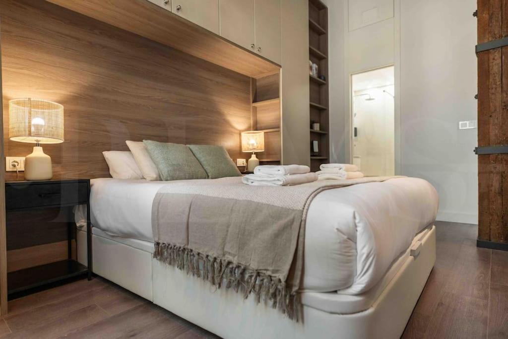 Eclectic & Elegant Apartment By Rems Malaga Bagian luar foto