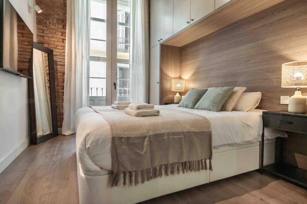 Eclectic & Elegant Apartment By Rems Malaga Bagian luar foto