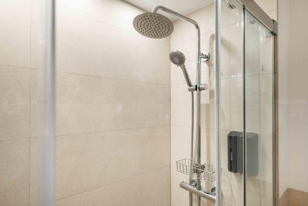 Eclectic & Elegant Apartment By Rems Malaga Bagian luar foto