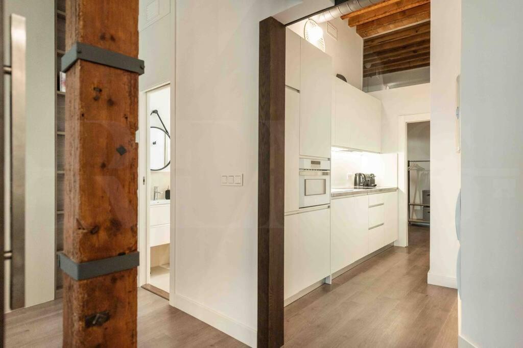 Eclectic & Elegant Apartment By Rems Malaga Bagian luar foto