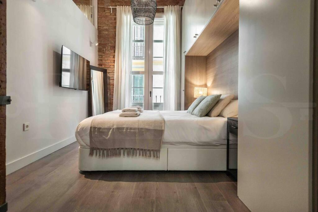 Eclectic & Elegant Apartment By Rems Malaga Bagian luar foto