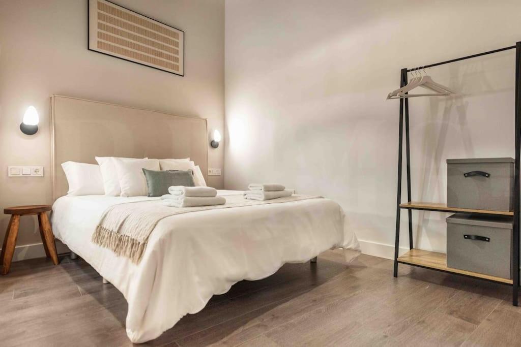 Eclectic & Elegant Apartment By Rems Malaga Bagian luar foto