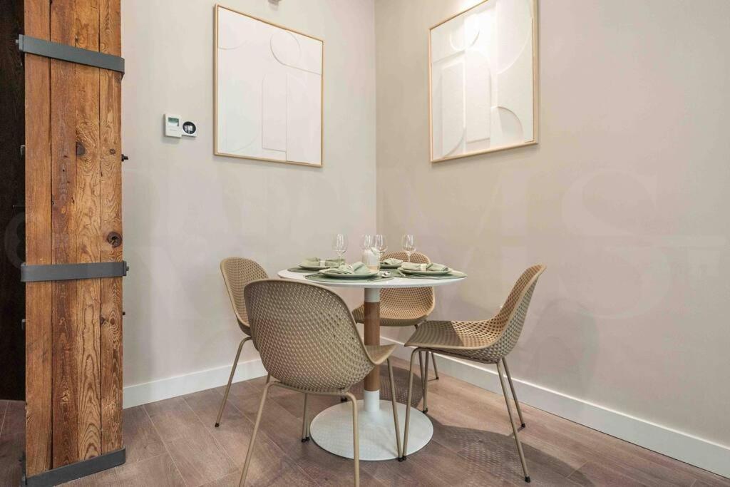 Eclectic & Elegant Apartment By Rems Malaga Bagian luar foto