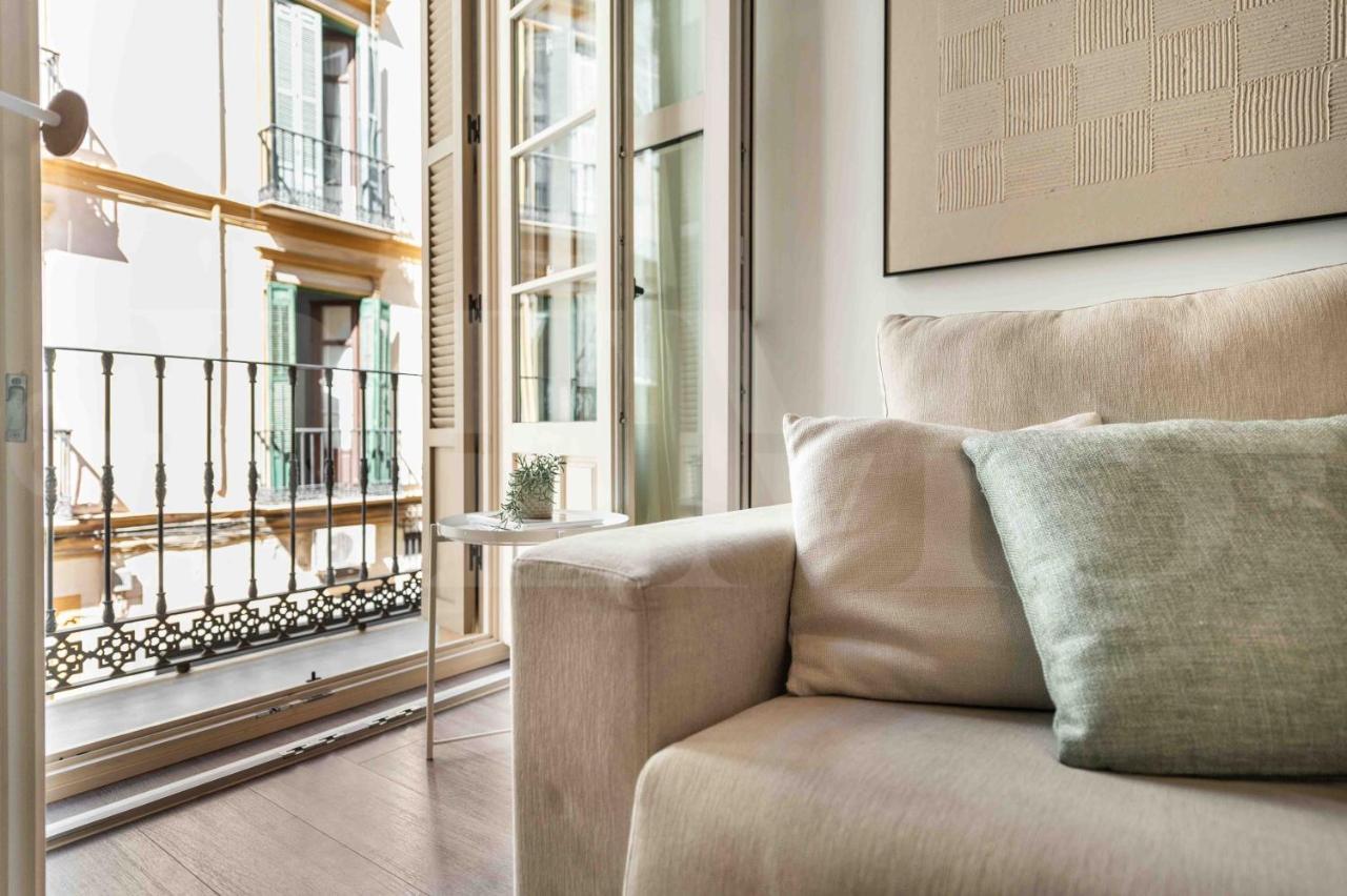 Eclectic & Elegant Apartment By Rems Malaga Bagian luar foto